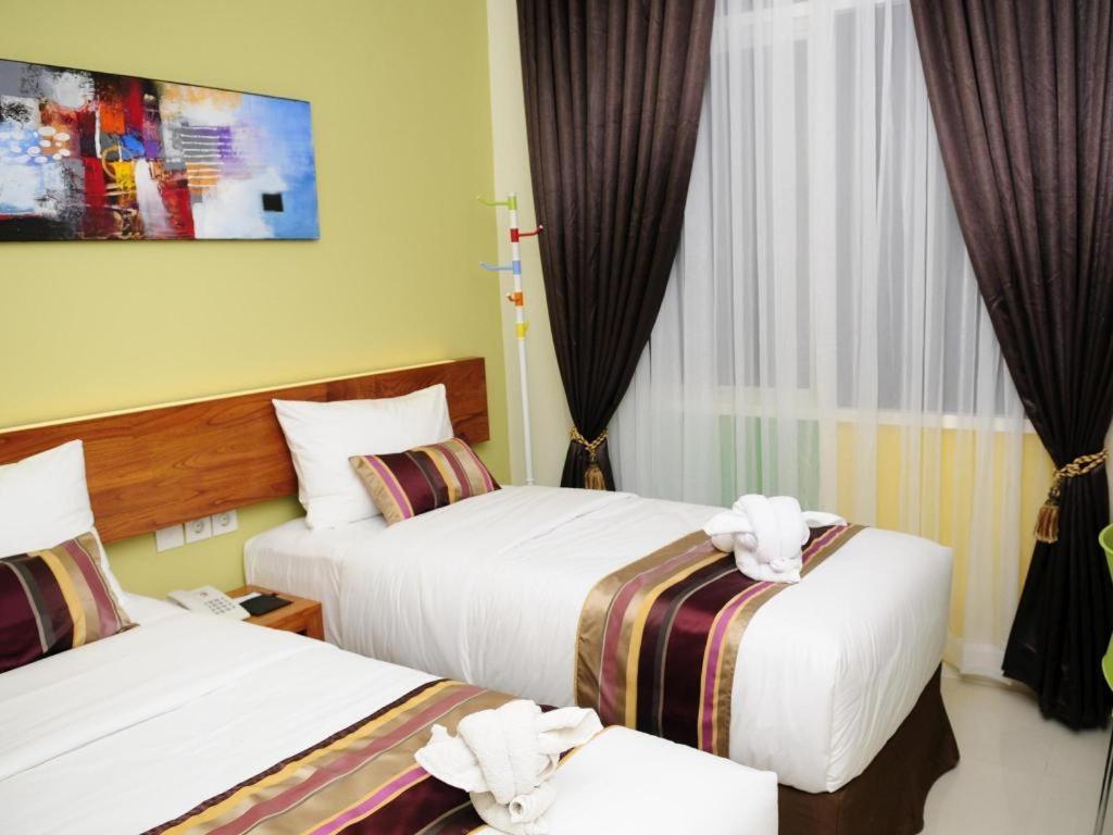Biz Boulevard Hotel Manado Exterior foto