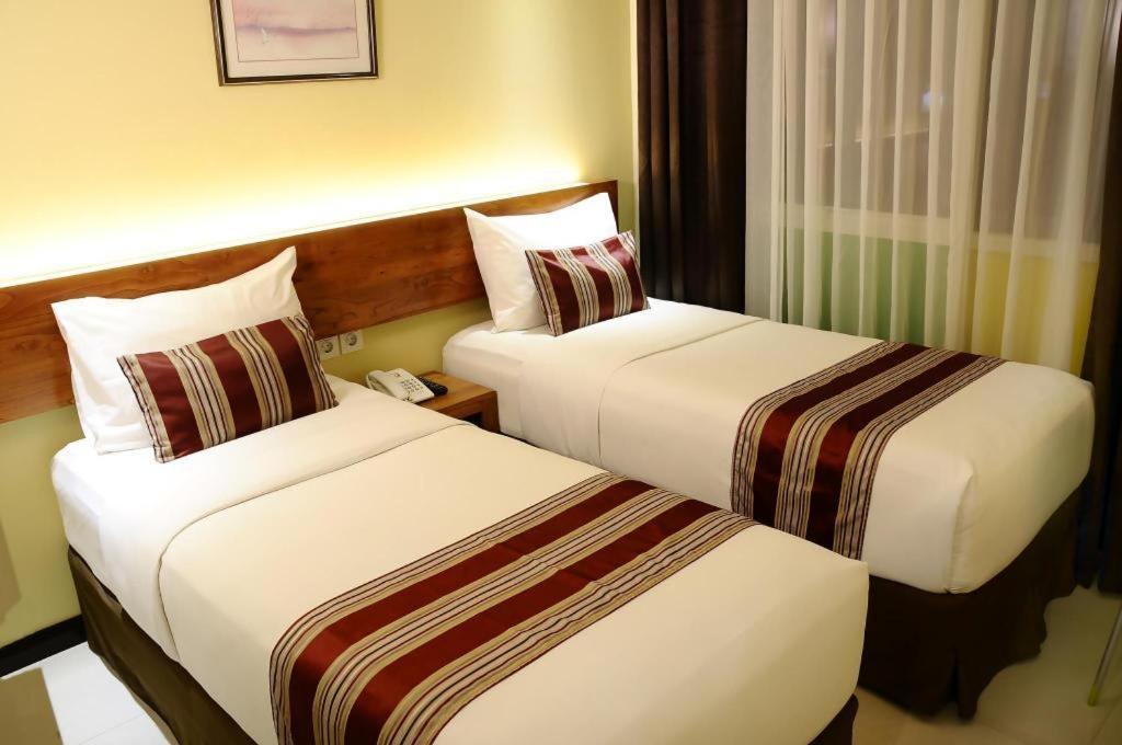 Biz Boulevard Hotel Manado Exterior foto